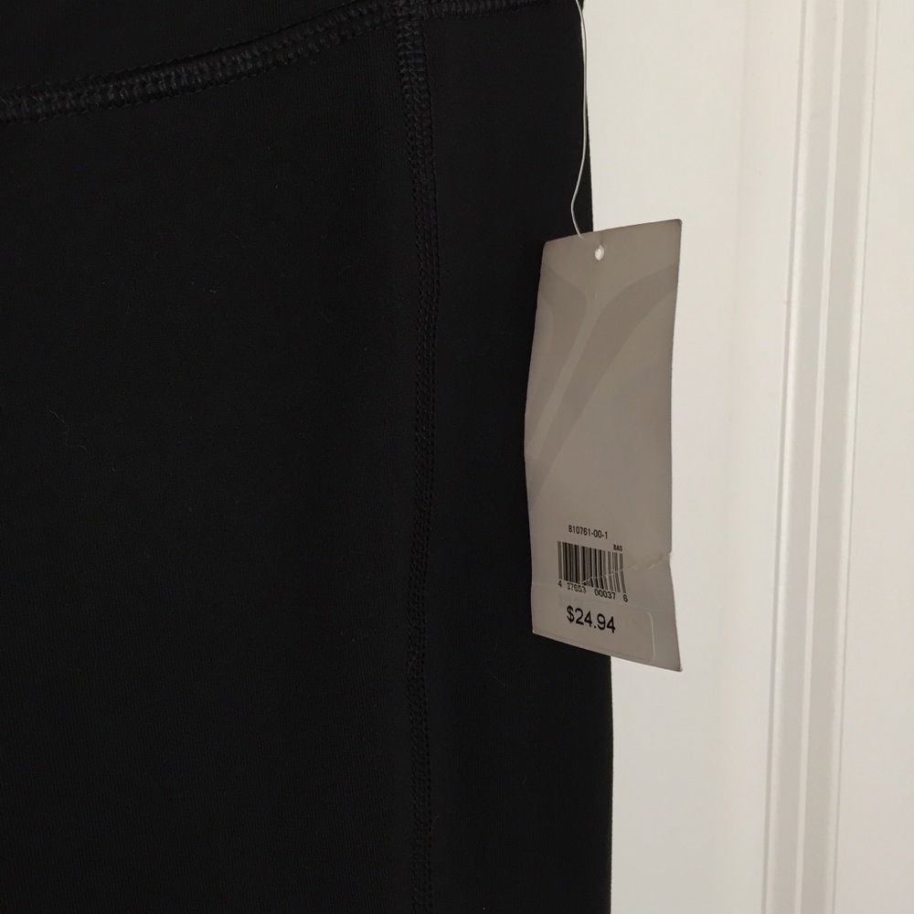 {2 for $20} Old Navy Active Crops - Size L, NWT - Picture 3 of 3